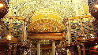世界で最も美しいバロック様式の図書館（プルンクザール） 