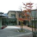 紅葉で有名な箱根美術館まで徒歩で行けるお宿です。