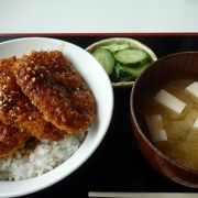 まずは、ソースカツ丼味わってみてください。