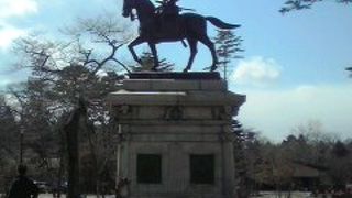 青葉城址　伊達政宗像がすてき