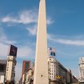 ブエノス・アイレス市のシンボル「オベリスコ」