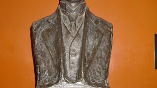 彫刻界の重鎮朝倉文夫氏が制作した「佐藤慶太郎像」の東京都美術館、上野公園散策の巻