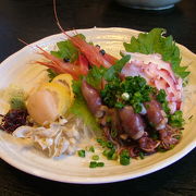 箱根　仙石原　隠れ家ダイニング　食楽房花菜では、寛いでおいしいお食事がいただけます。