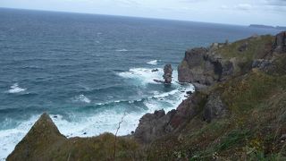 強風のため、岬へ通じる遊歩道はしばしば通行止めになります