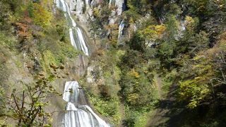 『羽衣の滝』　落差270ｍの壮大な滝