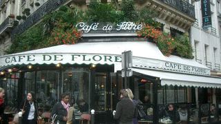 Café de Flore - サンジェルマンの有名なカフェ