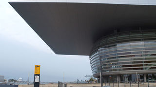 新しいオペラハウスへは、フェリーで行きましょう。