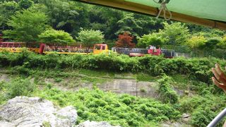 保津川下り　四季折々に風情が