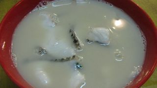 濃厚でコラーゲンたっぷりのスゥイ・キー（瑞記家嫂魚頭米粉）