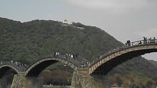 歴史を感じる木造アーチ橋