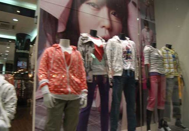ベーシックハウス明洞店　カジュアルな服