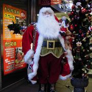 大サンタさんが小サンタを抱えるアメ横センター、上野散策の巻