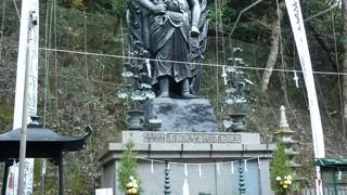 修験道の行場 『七宝滝寺』