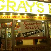Gray's Papaya - ここも映画好きにはすぐ分かります