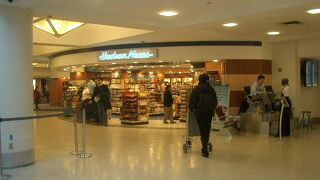 JFK Terminal 7 のワインショップは貧弱です
