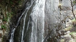 屋久島の北端に位置する『布引の滝』