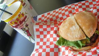 意外と普通のハンバーガー