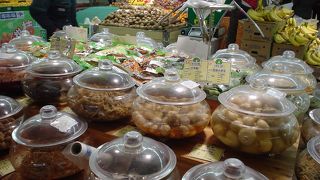 紹興のカールフールは駅前にあって便利。