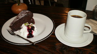 金鱗湖のほとりで芸術と美味しいケーキを堪能！！！