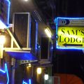 シュールな宿　Sam's Lodge