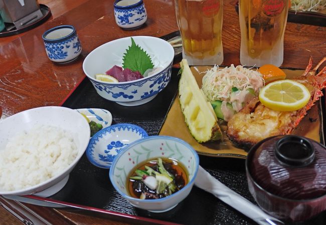 豪華伊勢エビ定食がおいしかった