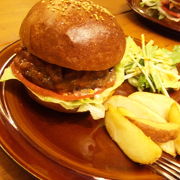 長谷に、美味いハンバーガー屋が出来てますよん！！