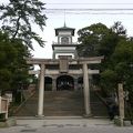 ステンドガラスのある神社