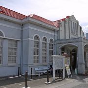 西岩国の駅は錦帯橋を模した大正末期の建築