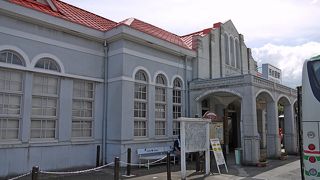 西岩国の駅は錦帯橋を模した大正末期の建築