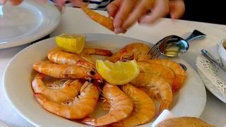 パエリャも絶品、エビのボイルも絶品！