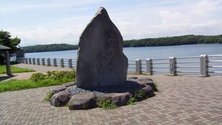 ［狭山湖］定番のサイクリングコース。静かで雰囲気のよい湖です。