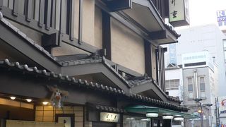 はり重・・・・・大阪みなみ、松竹座の直ぐ横にくっついて並んで居る。高級肉屋さん