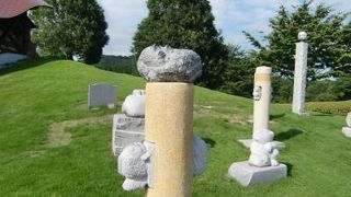 緑豊かな笠間芸術の森公園内にある美術館。おいしいレストランもあります