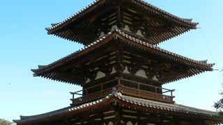 日本最古の三重塔がある法起寺（ほうきじ、ほっきじ）