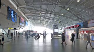 金海国際空港の出発ロビーにはレストランなどはない