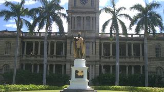 直接見る機会が意外と少ないカメハメハ大王像