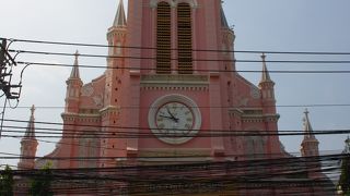 可愛いピンクの教会