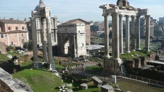 ここの展望台からフォロロマーノを綺麗に見下ろせます！