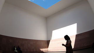 タレルの『ブルー・プラネット・スカイ』は必見！