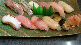 伊東温泉にある老舗の美味しいお寿司屋さんです。