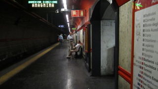 テルミニ駅は改札まで遠いです