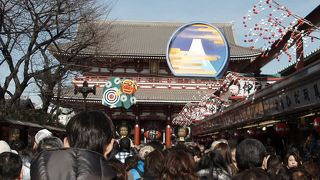 お正月飾りを見ながら歩く仲見世通り、お正月の浅草寺が好き！の巻