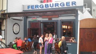 地元で人気のハンバーガーショップ