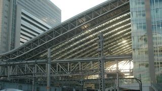 大阪駅の屋根がきれいになってきました