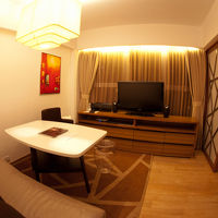 リビング。居住性高いです。家具はIKEAっぽい。