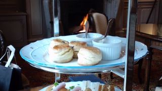 ロココ調のお部屋でアフタヌーンティー。