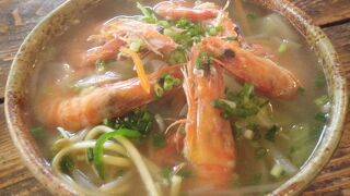 やらぼではエビ入り野菜そばでしょう