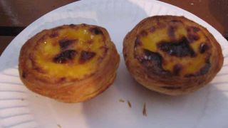 エッグタルトの有名店　サンドイッチもいろいろあり、地元のパン屋さん