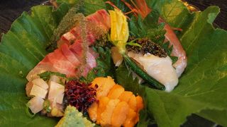 箱根仙石原にある隠れ家的なグルメスポット、食楽房花菜（はなさい）では、リーズナブルに美味しいお食事をいただけます。
