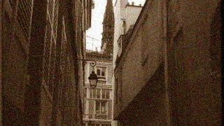 中世の面影を残すシャントル通り Rue des Chantres vers Notre-Dame